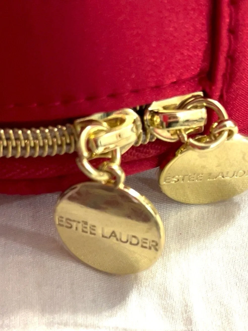 ❤️ESTÉE LAUDER Red Polka Dot Print Cosmetic Case❤️